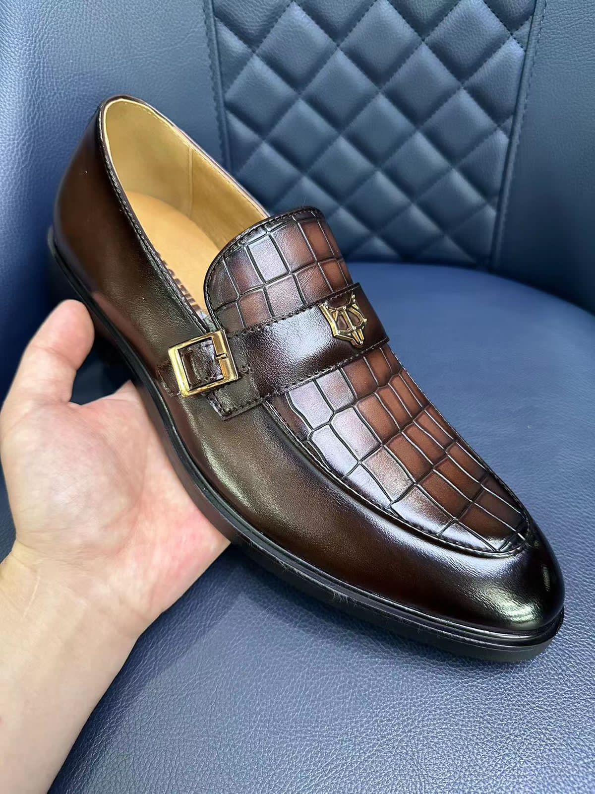 Laceless officials